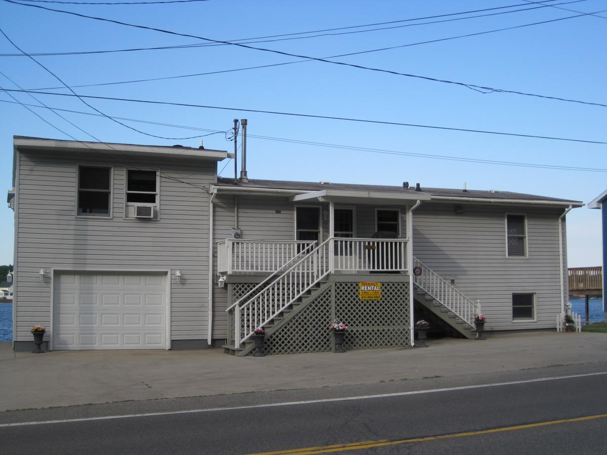 Spacious Driveway & Home Entrance